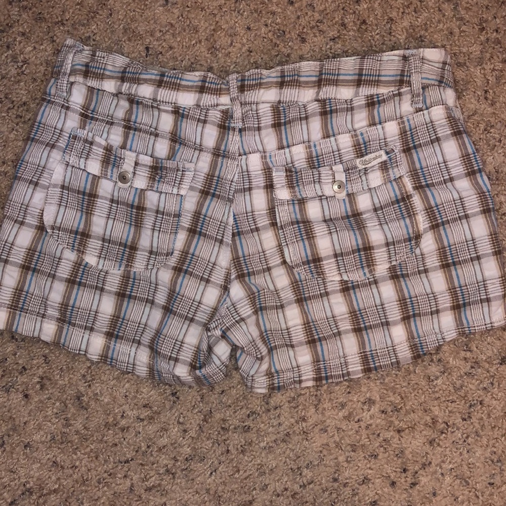SHORTS - Picture 2 of 3